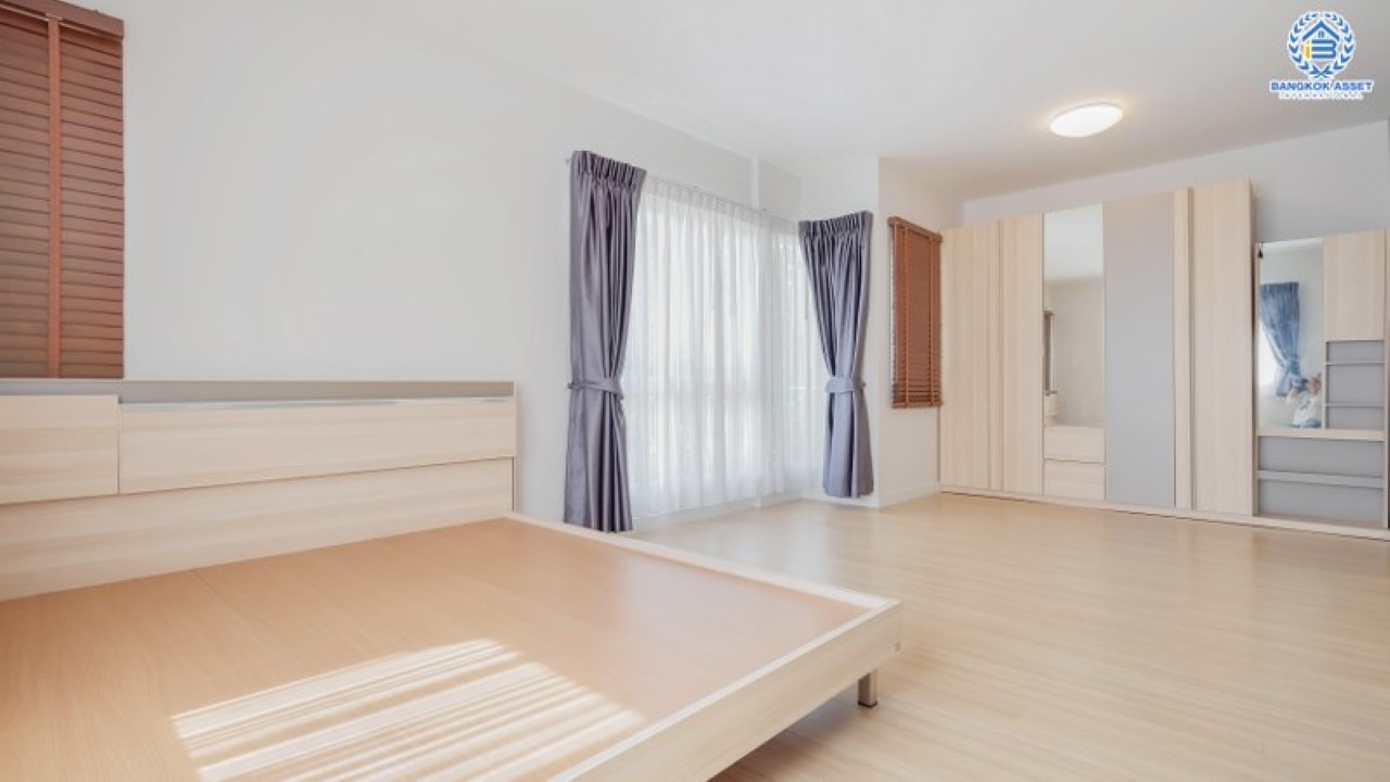 บ้านเดี่ยวมือสองนนทบุรี ม.พฤกษ์ลดา2 บางใหญ่-กาญจนาฯ หลังมุม! แบรนด์คุณภาพ LH บ้านใหม่ไม่เคยเข้าอยู่!! เนื้อที่ 61.5 ตร.ว. ฟังก์ชัน 4 ห้องนอน 2 ห้องน้ำ 2 จอด Facilities ครบ บนทำเลเดินทางสะดวกสบาย ใกล้เซ็นทรัลเวสต์เกต เพียง 10 นาทีถึง MRT "สถานีคลองบางไผ่"